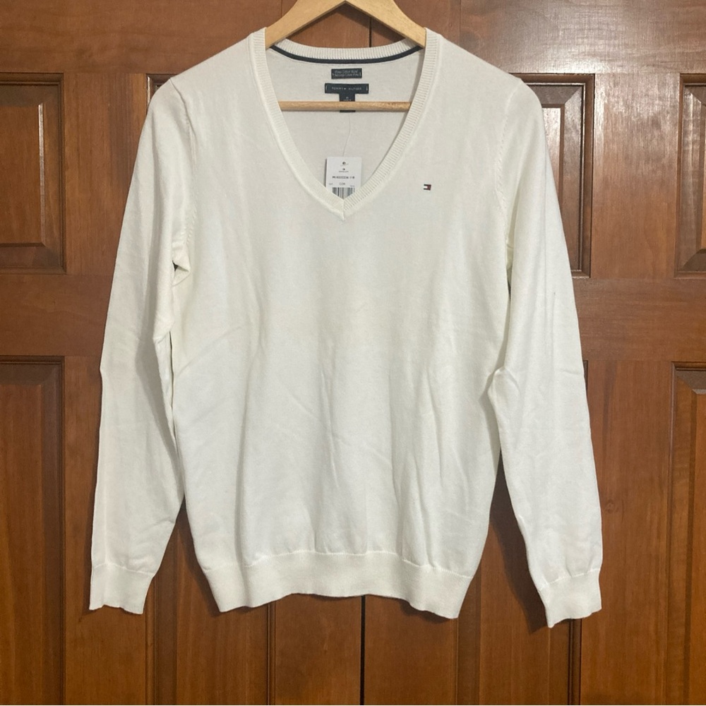 NWT Tommy Hilfiger Cream V-Neck Sweater women’s medium